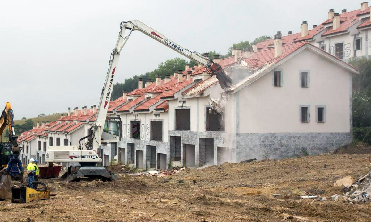 TIrso, demolición del cuco, piélagos, cantabria